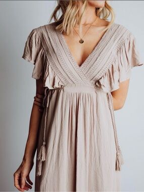Baltic Born Taupe Beige Ruffle Shoulder V-Neck Tie Waist Maxi Dress Size M